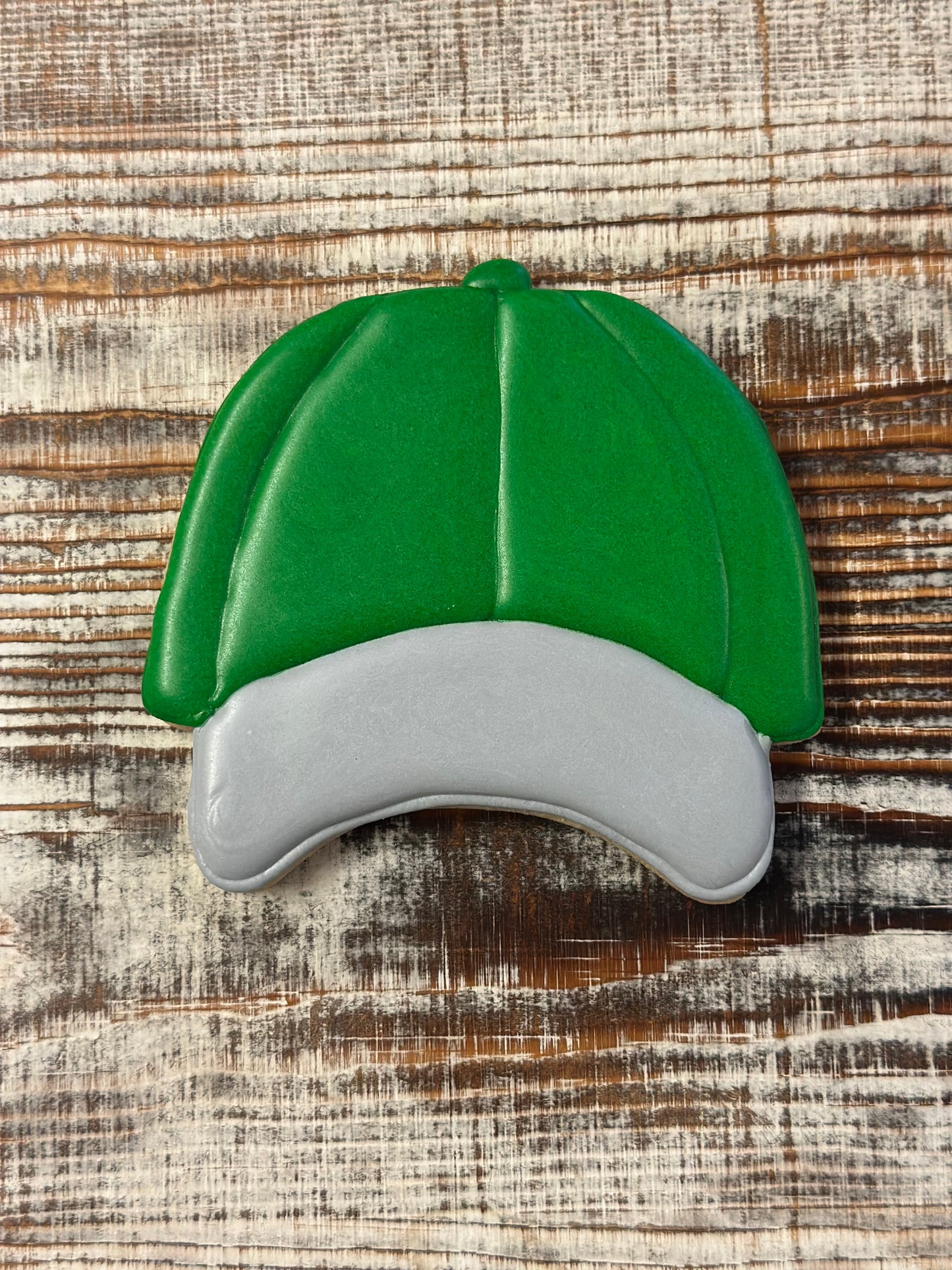 Cortador de galletas con gorra de béisbol